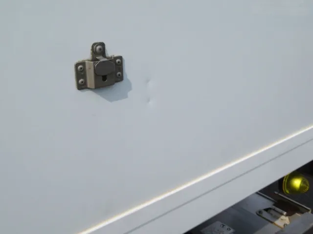 パネルに小さいヘコミがあります。|三菱 キャンター TPG-FEB80(2WD)の写真36