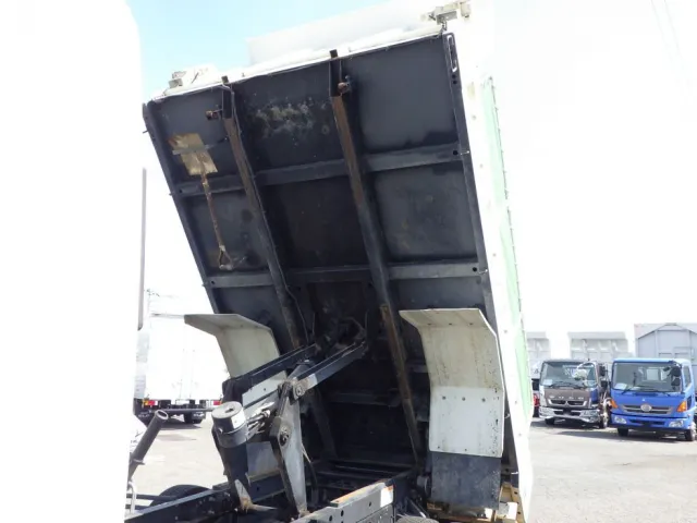 ボディー裏側の状態です。|いすゞ フォワード 2RG-FRR90S2(2WD)の写真9