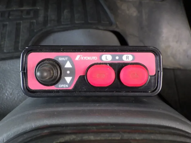 コボレーンの操作スイッチです。|いすゞ フォワード 2RG-FRR90S2(2WD)の写真15