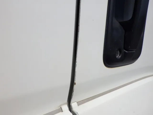 運転席側ドアにキズがあります。（助手席側にもあります）|いすゞ フォワード 2RG-FRR90S2(2WD)の写真19