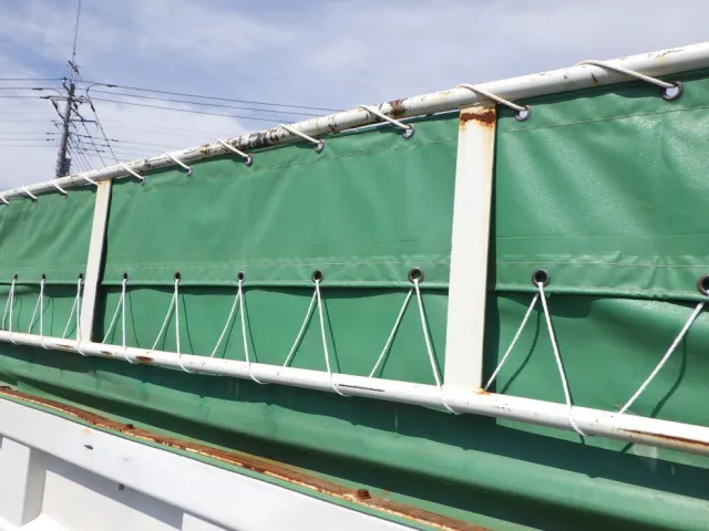 左右のシートアームにキズ・サビがあります。|いすゞ フォワード 2RG-FRR90S2(2WD)の写真26