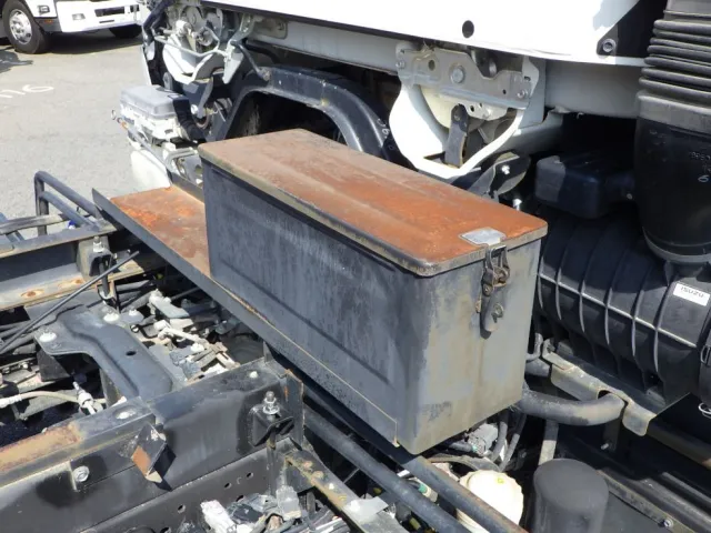工具箱にサビがあります。|いすゞ フォワード 2RG-FRR90S2(2WD)の写真28
