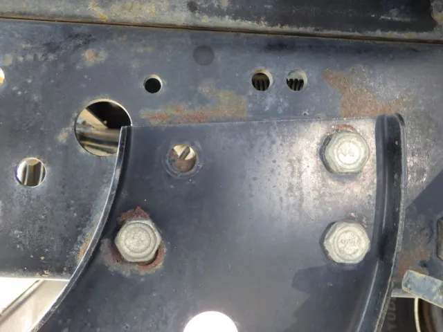 リヤバンパーステーに取り付け部のズレがあります。|いすゞ フォワード 2RG-FRR90S2(2WD)の写真29