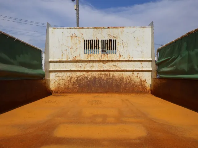 荷台内側にキズ・サビ・ヘコミがあります。|いすゞ フォワード 2RG-FRR90S2(2WD)の写真30