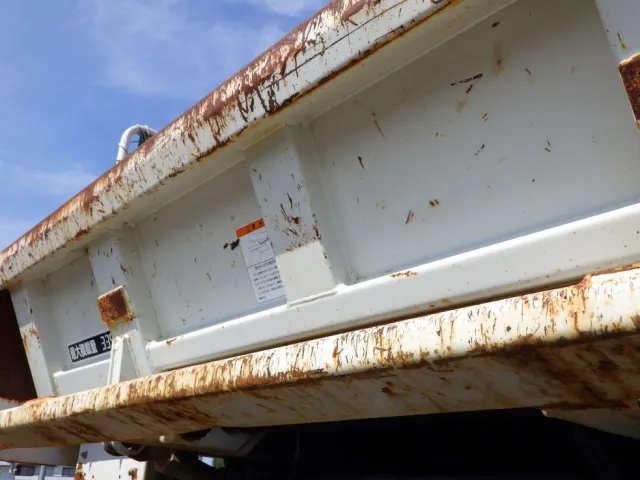 リヤ周りにキズ・サビがあります。|いすゞ フォワード 2RG-FRR90S2(2WD)の写真32