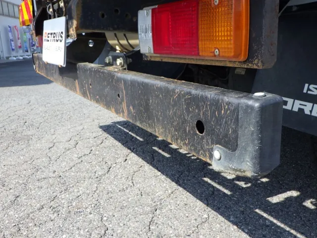 リヤバンパーにキズ・サビがあります。|いすゞ フォワード 2RG-FRR90S2(2WD)の写真33