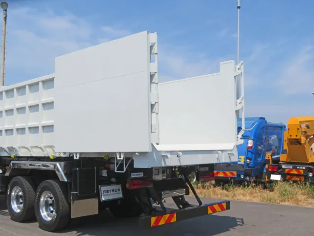 リア扉は片開式です。|三菱 スーパーグレート 2PG-FV80VZの写真11