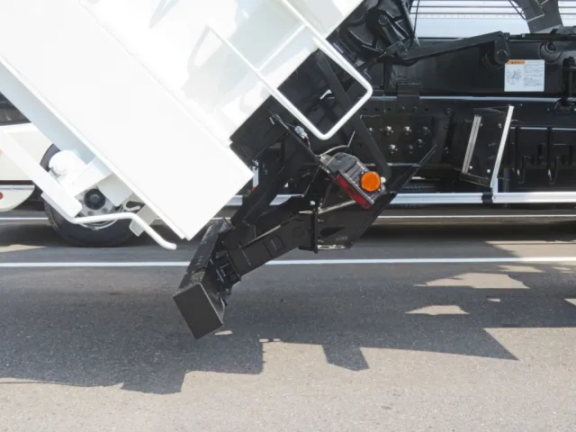 リアバンパーは可倒式です。|三菱 スーパーグレート 2PG-FV80VZの写真12