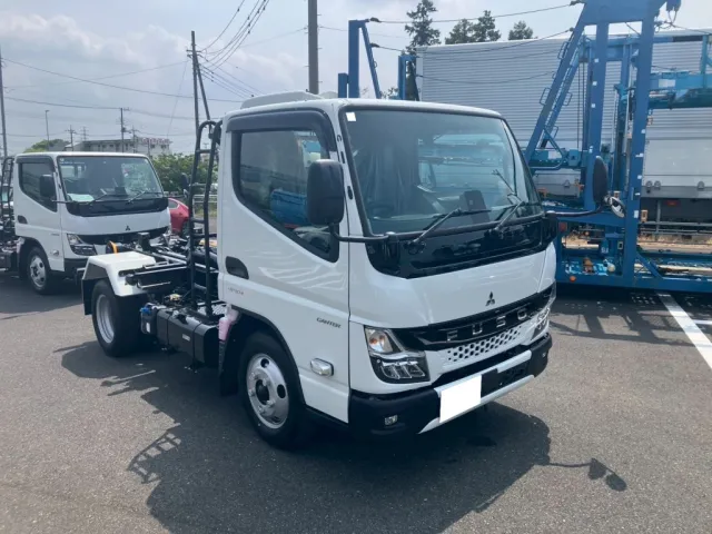 三菱 キャンター 2RG-FBAV0(2WD)の写真2