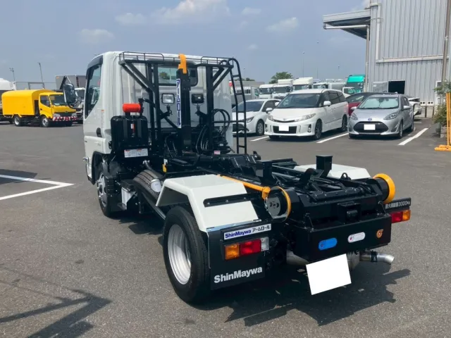 三菱 キャンター 2RG-FBAV0(2WD)の写真3