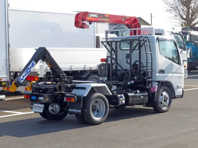 三菱 キャンター 2RG-FBAV0(2WD)の写真4
