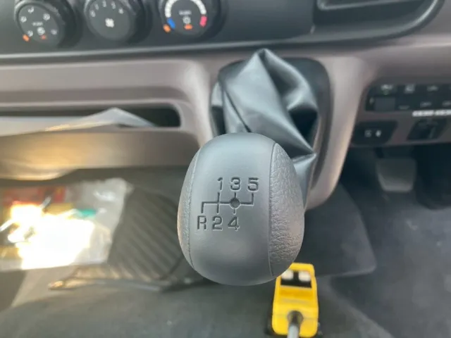 三菱 キャンター 2RG-FBAV0(2WD)の写真5