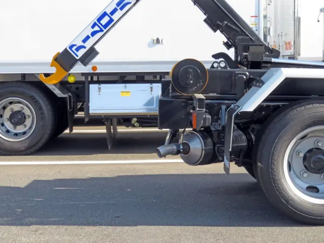 三菱 キャンター 2RG-FBAV0(2WD)の写真9