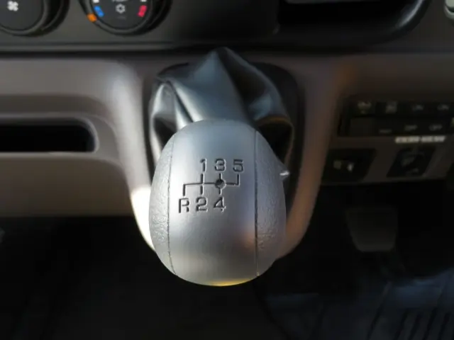 三菱 キャンター 2RG-FBAV0(2WD)の写真14