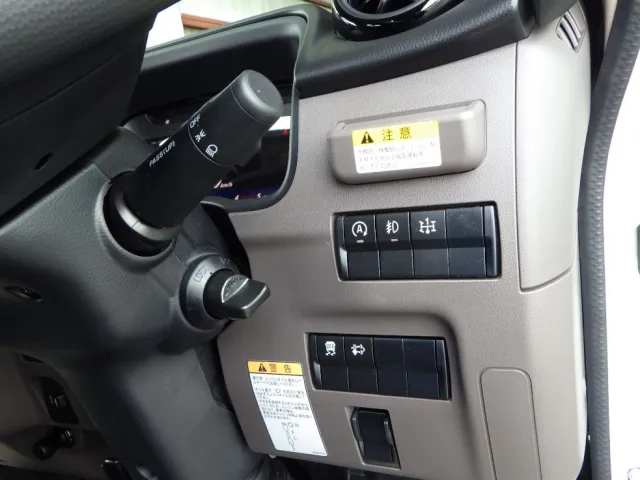 三菱 キャンター 2RG-FBAV0(2WD)の写真15