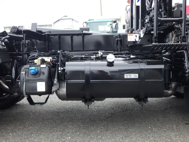 燃料タンクは70Lです。|三菱 キャンター 2RG-FBAV0(2WD)の写真17