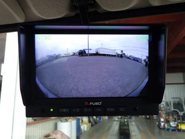 液晶バックモニター付きです。|三菱 キャンター 2RG-FBAV0(2WD)の写真18