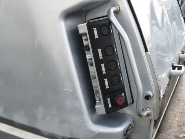 上物の操作スイッチです。（連続⇔単独切り替え付きです）|日野 レンジャー TKG-FC9JGAA(2WD)の写真14