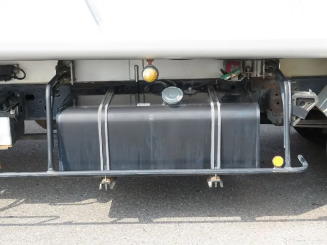 燃料タンクは200Lです。|日野 レンジャー TKG-FC9JGAA(2WD)の写真19