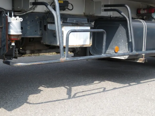 助手席側サイドバンパーにサビがあります。|日野 レンジャー TKG-FC9JGAA(2WD)の写真36