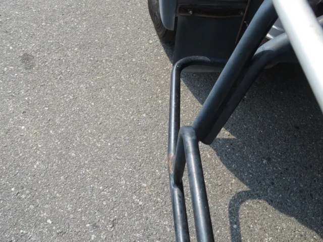 助手席側サイドバンパー前側に曲がりがあります。|日野 レンジャー TKG-FC9JGAA(2WD)の写真37