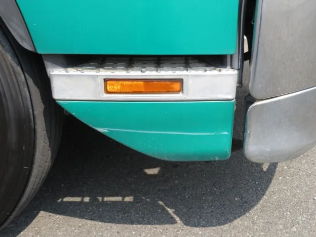 運転席側ステップ下カバーにキズがあります。|日野 レンジャー TKG-FC9JGAA(2WD)の写真41