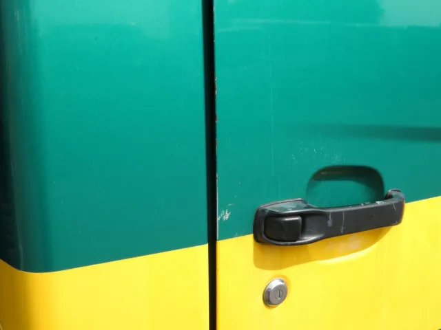 運転席ドア後方にキズがあります。|日野 レンジャー TKG-FC9JGAA(2WD)の写真42