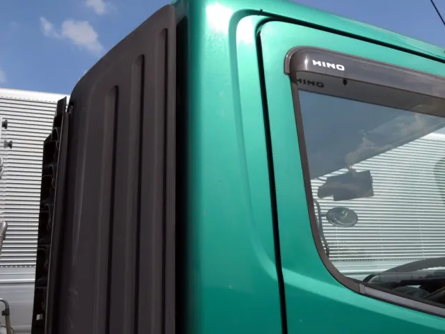 運転席側クォーターパネルに看板日焼け跡があります。|日野 レンジャー TKG-FC9JGAA(2WD)の写真45