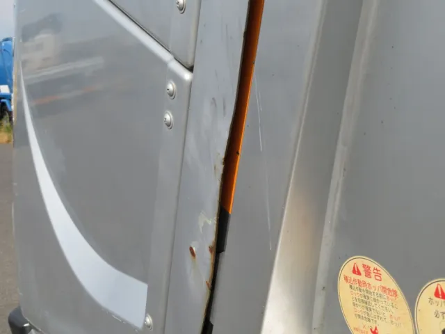 テールゲート側面に曲がり箇所があります。|日野 レンジャー TKG-FC9JGAA(2WD)の写真49