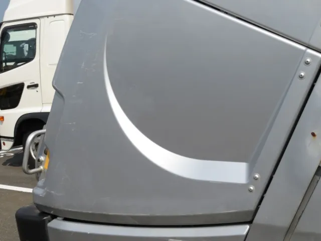 テールゲート側面の外装パネルにキズがあります。|日野 レンジャー TKG-FC9JGAA(2WD)の写真50