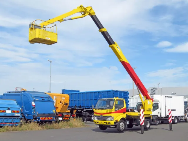 日野 デュトロ TKG-XZU640F(2WD)の写真1