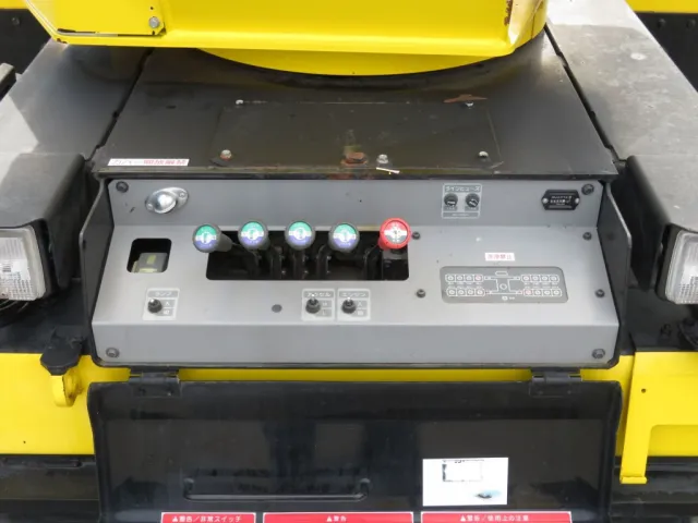 アウトリガーの操作レバーです。|日野 デュトロ TKG-XZU640F(2WD)の写真8