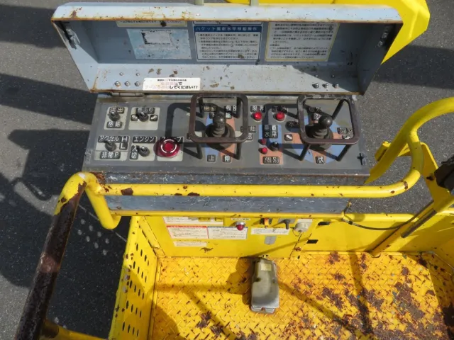 バケット側の操作レバー及びスイッチです。|日野 デュトロ TKG-XZU640F(2WD)の写真13