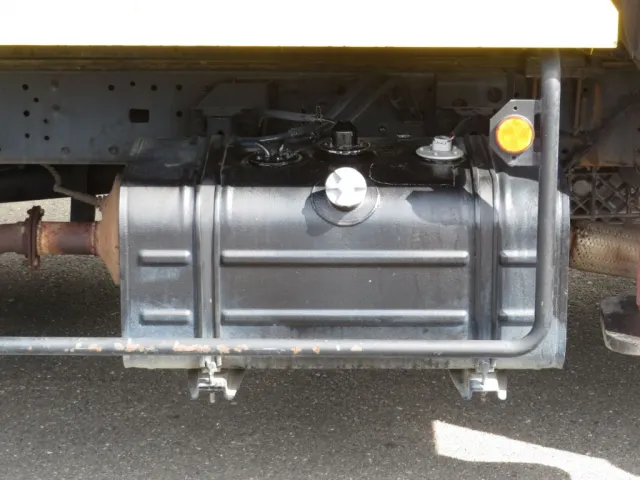 燃料タンクは70Lです。|日野 デュトロ TKG-XZU640F(2WD)の写真21