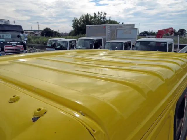 ルーフにヘコミがあります。|日野 デュトロ TKG-XZU640F(2WD)の写真25