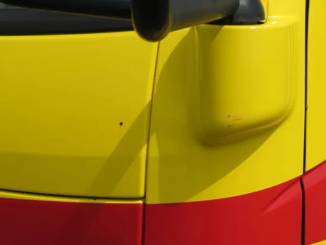 フロントパネル助手席側及びコーナーパネルに小キズ・小サビがあります。|日野 デュトロ TKG-XZU640F(2WD)の写真27