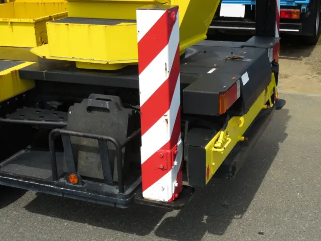 アウトリガー表面に細かいサビがあります。|日野 デュトロ TKG-XZU640F(2WD)の写真30