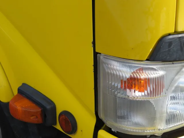 運転席ドアの前端にキズがあります。|日野 デュトロ TKG-XZU640F(2WD)の写真31
