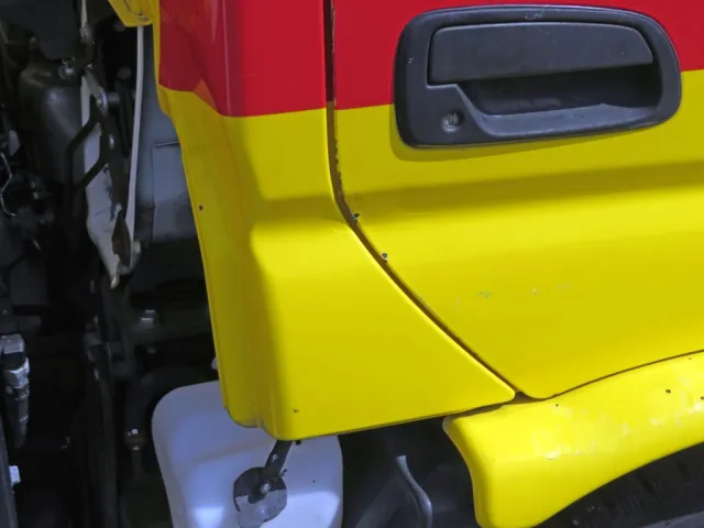 運転席ドア後端にキズ・サビがあります。|日野 デュトロ TKG-XZU640F(2WD)の写真34