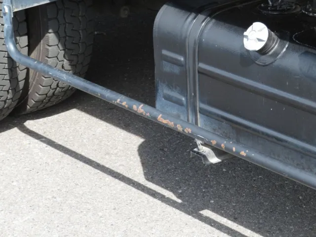 運転席側サイドバンパーにサビがあります。|日野 デュトロ TKG-XZU640F(2WD)の写真35