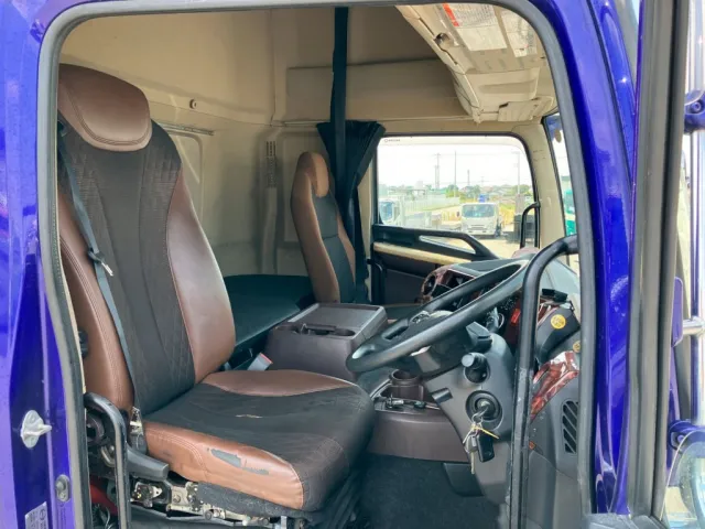乗車定員は2名です。|日野 プロフィア 2DG-SH1EDGGの写真5