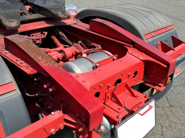 カプラーガイドの状態です。キズ・サビがあります|日野 プロフィア 2DG-SH1EDGGの写真10