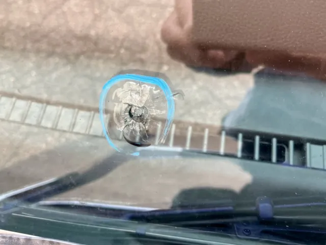 フロントガラスに飛び石があります。|日野 プロフィア 2DG-SH1EDGGの写真16