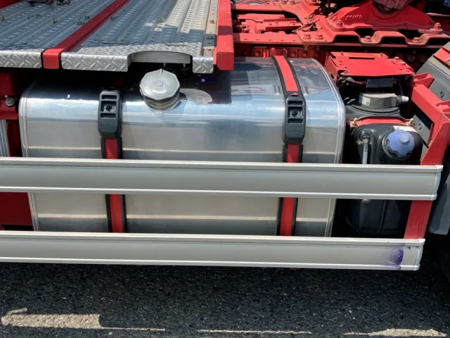 燃料タンクは390Lです。|日野 プロフィア 2DG-SH1EDGGの写真19