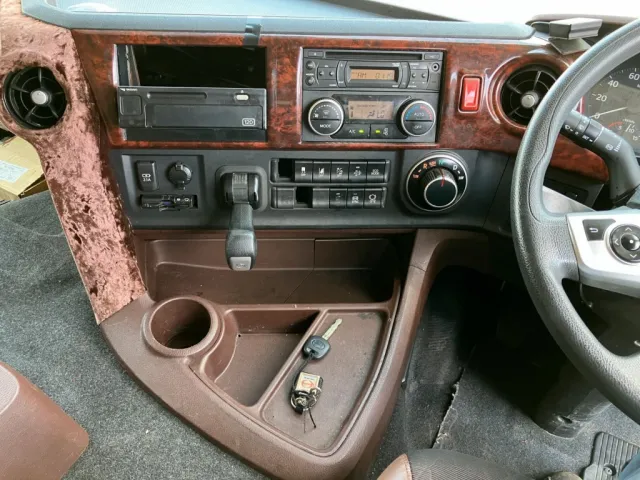 パネル周りの状態です。|日野 プロフィア 2DG-SH1EDGGの写真22