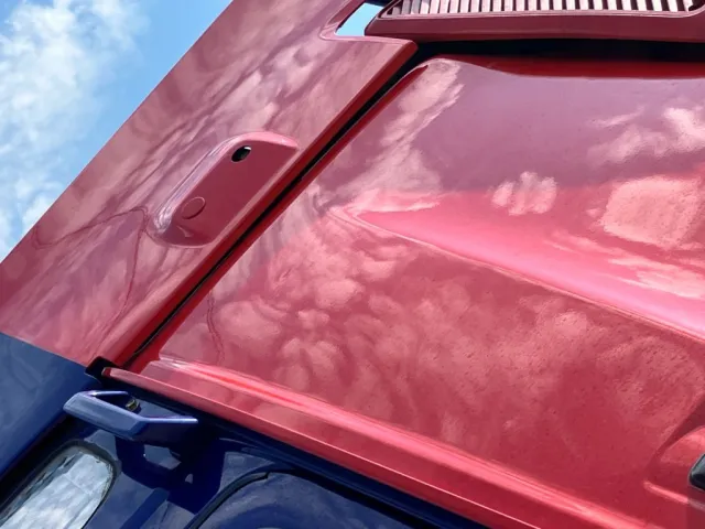 運転席側ルーフ側面に少し凹みがあります。|日野 プロフィア 2DG-SH1EDGGの写真30