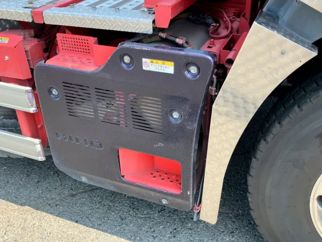 マフラーカバーの塗装にはがれがあります。|日野 プロフィア 2DG-SH1EDGGの写真34