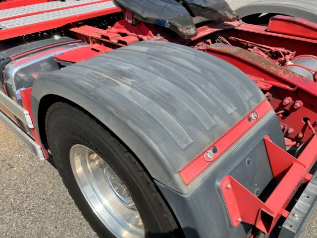 左右リヤフェンダー上部にスレ・キズがあります。|日野 プロフィア 2DG-SH1EDGGの写真35