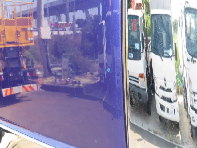 フロントパネルに小キズがあります。|日野 プロフィア 2DG-SH1EDGGの写真16