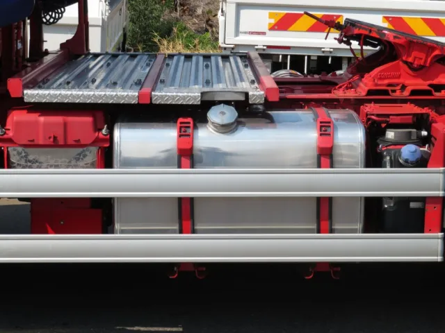 燃料タンクは390Lです。|日野 プロフィア 2DG-SH1EDGGの写真17